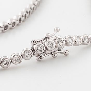 A brilliant cut diamond bracelet.