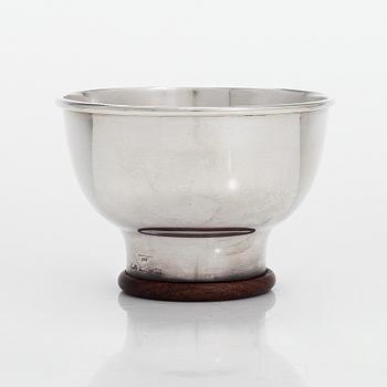 Tapio Wirkkala, a three-piece sterling silver and rosewood coffee set with tray, Kultakeskus, Hämeenlinna  1959-1971.