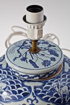 BORDSLAMPA, porslin, Kina, 1900/2000-tal.