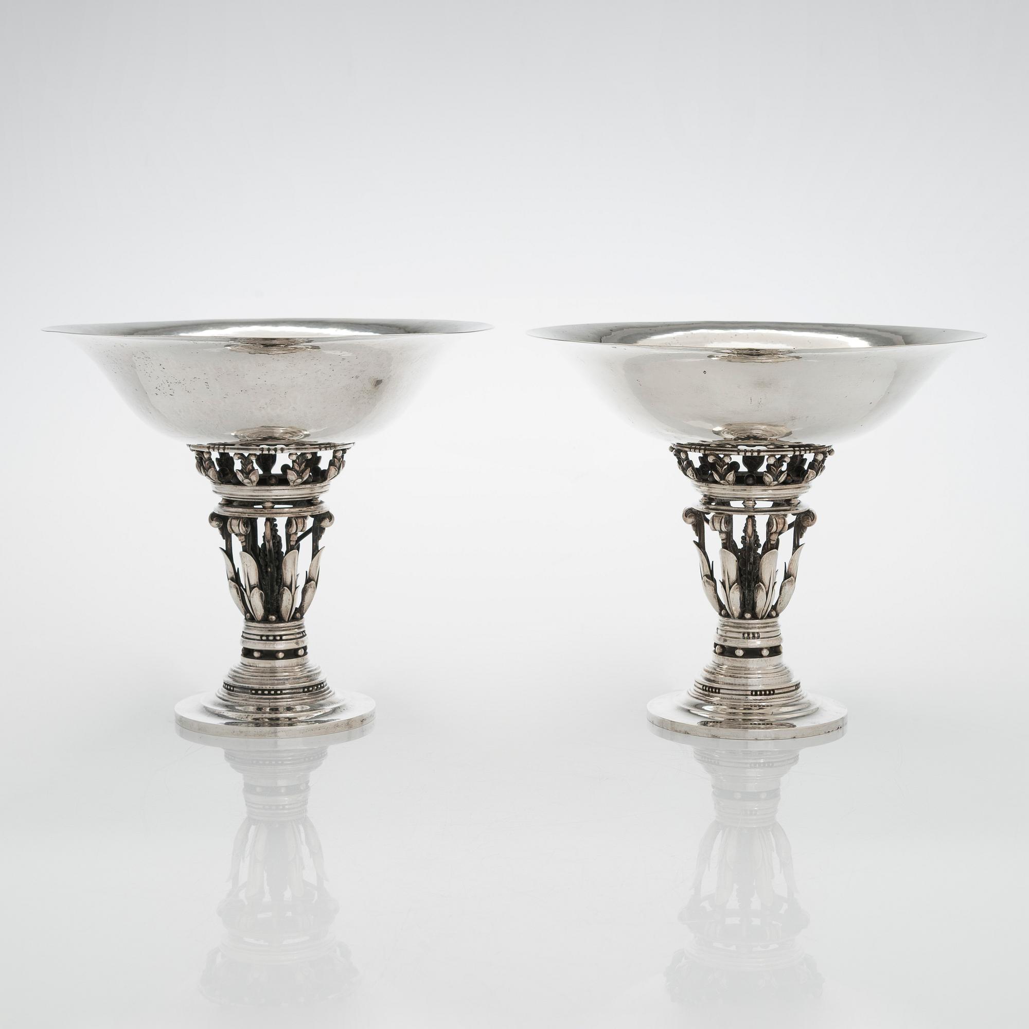A pair of centrepiece silver bowls by Johan Rohde for Georg Jensen, Copenhagen 1915-1919. Design nr 252.