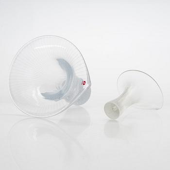 Tapio Wirkkala, vaser, 2 st, "Kanttarell", signerade Tapio Wirkkala Iittala.