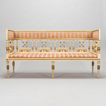 Soffa, bord samt ett par karmstolar, sengustaviansk stil, 1900-talets början.