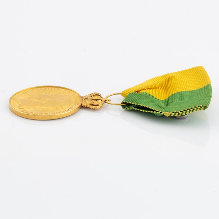 A Swedish 18 carat gold medal, 1947.