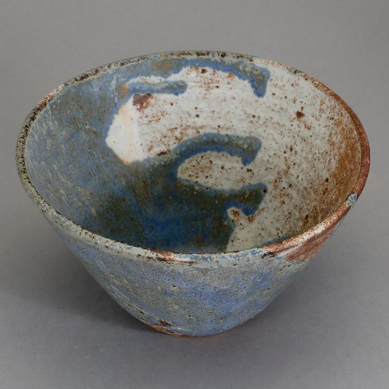 SKÅL, stengods, signerad i godset, Vivi Calissendorff. 1900-talets andra hälft.