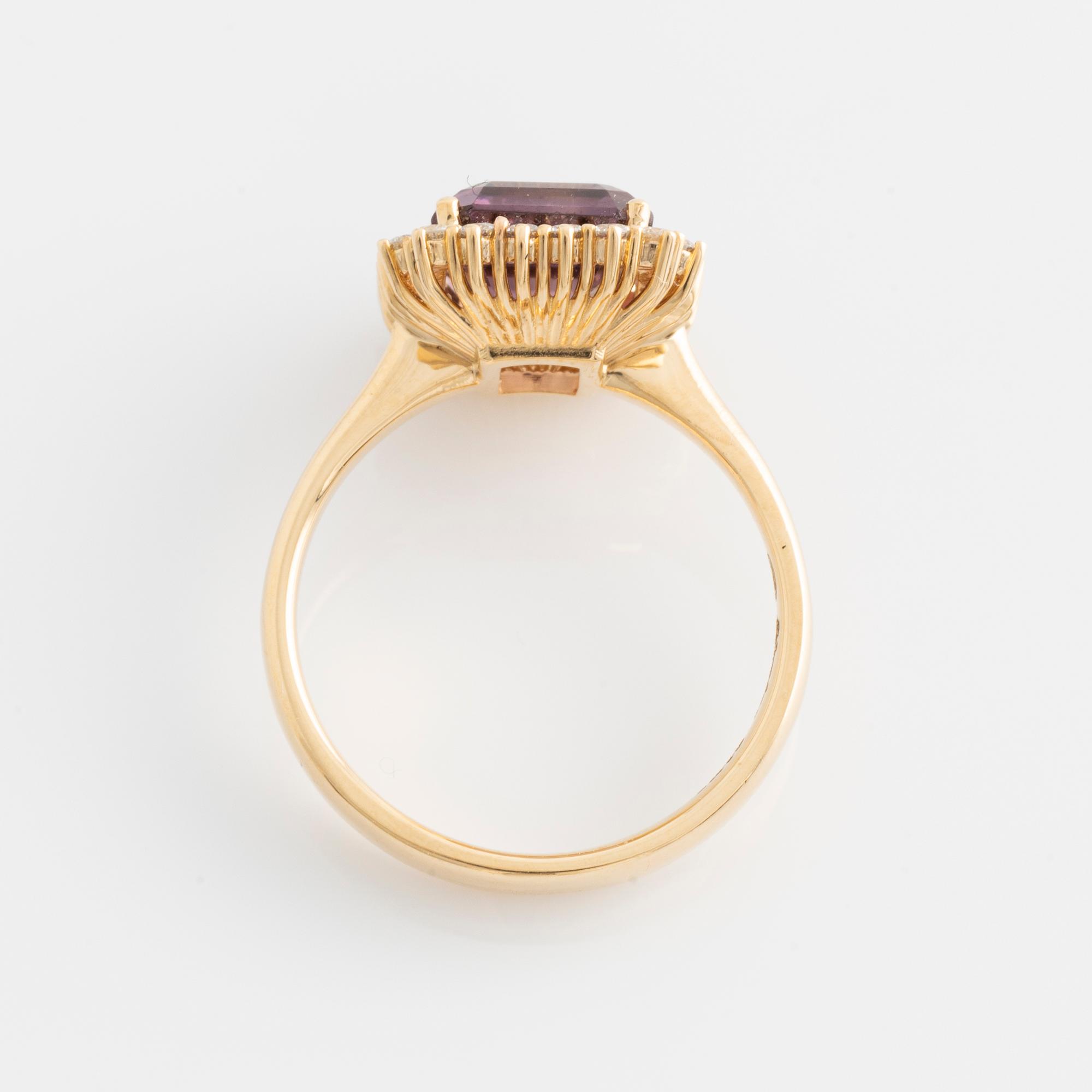 Ring, cocktail ring with tourmaline and brilliant-cut diamonds.