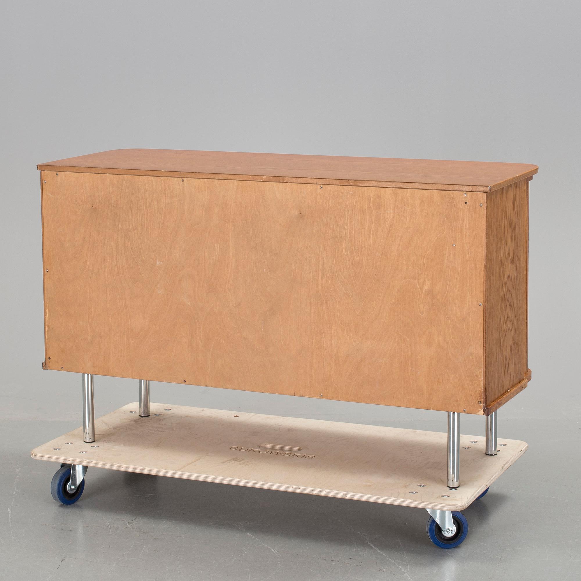 SIDEBOARD, omkring 1900-talets mitt.