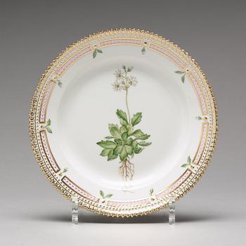 ASSIETTER, 12 stycken, porslin. "Flora Danica", Royal Copenhagen, Danmark, 1900-tal.