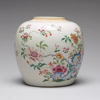 A famille rose jar, Qing dynasty, Qianlong (1736-95).