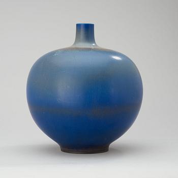 A Berndt Friberg stoneware vase, Gustavsberg Studio 1957.
