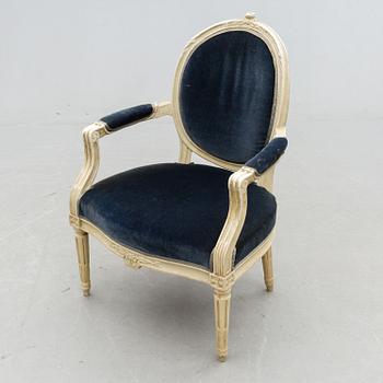 A GUSTAVIAN 18TH CENTURY ARMCHAIR.