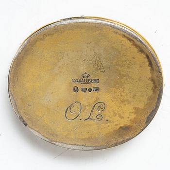 Dosa med lock, förgyllt silver, CG Hallberg, Stockholm 1917.