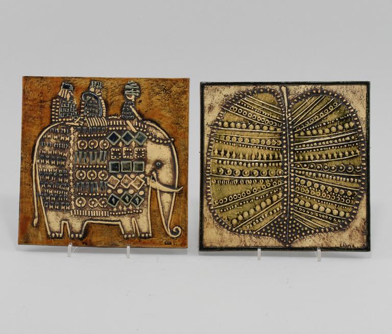 VÄGGRELIEFER, 2 st, stengods, Lisa Larson, 1900-talets andra hälft.