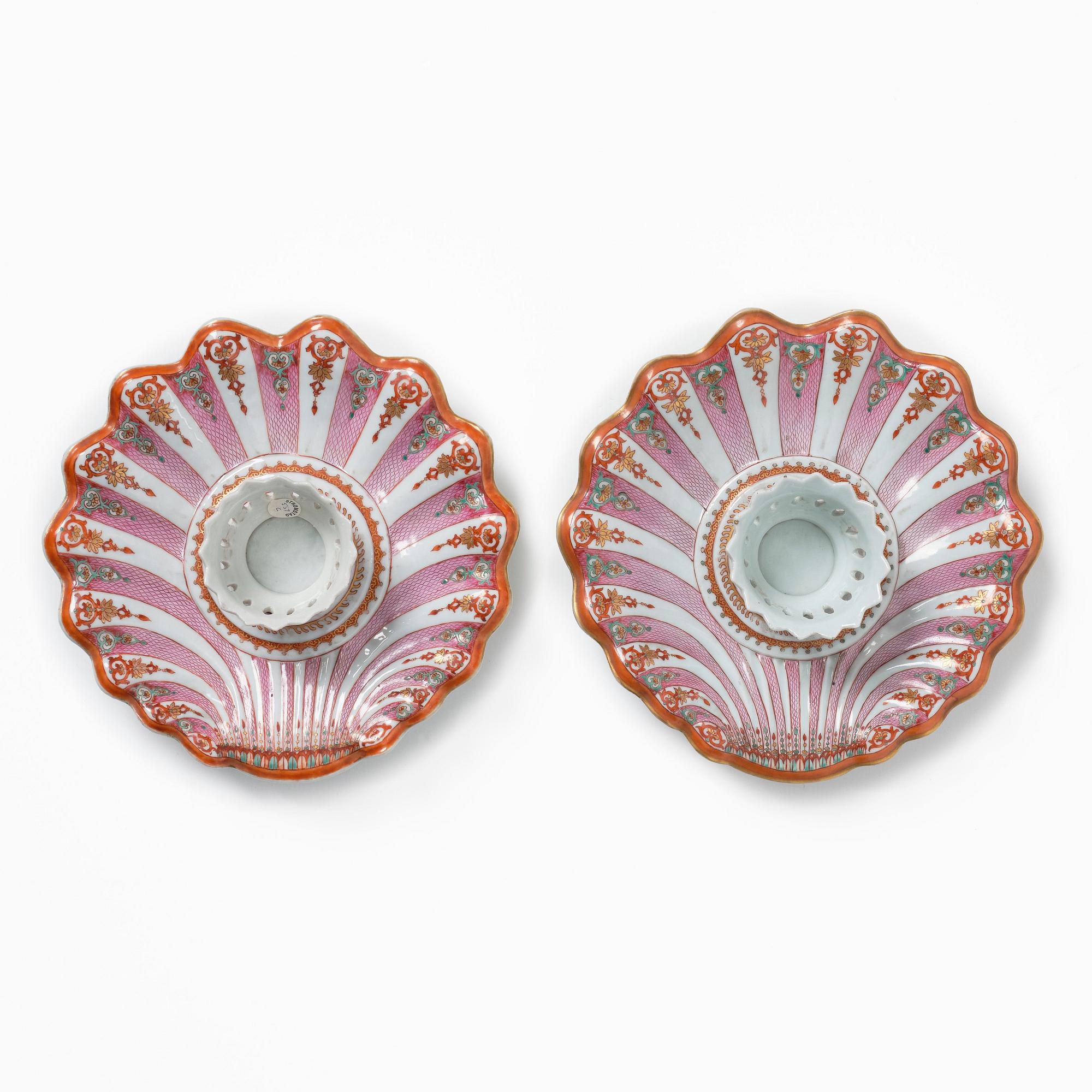 A pair of famille rose trembleuses, Qing dynasty, 18th Century.