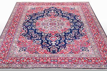 Carpet, Tabriz, ca 404 x 294 cm.
