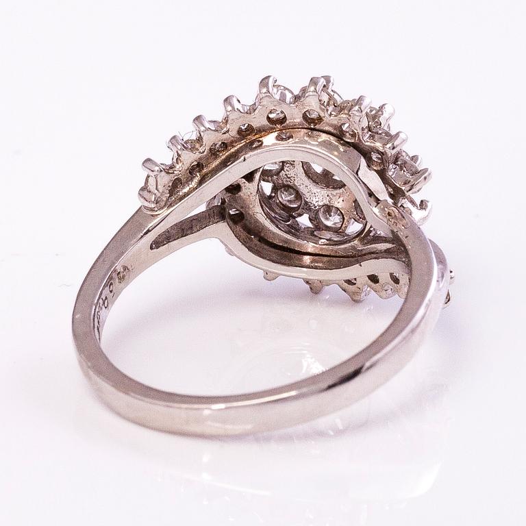 RING, 18K vitguld, diamanter ca 1.72 ct tot.