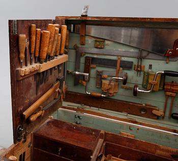 VERKTYGSLÅDA MED HANDVERKTYG, 1900-talets mitt.