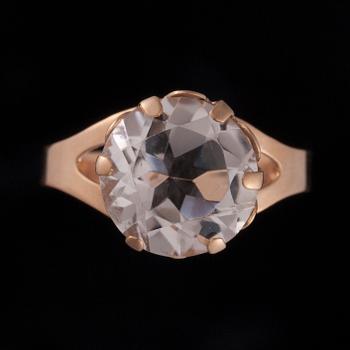 RING, 14K guld, färglös syntetisk kvarts. Vikt ca 2,7 g.