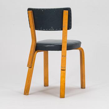 Alvar Aalto, A chair model 63 by O.Y. Huonekalu- ja Rakennustyötehdas A.B. Mid-20th century.