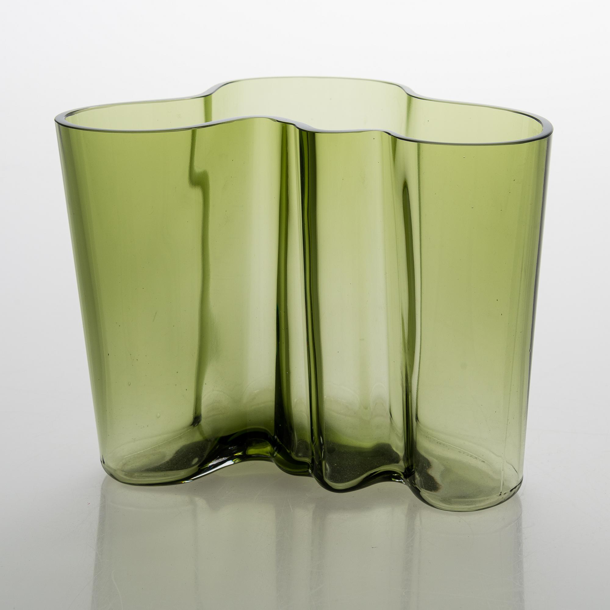 Alvar Aalto, 'Savoy' 50-year jubilee glass vase, signed A. Aalto 1936-1986 Iittala 470/8000.