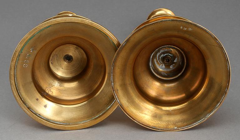 LJUSSTAKAR, 2st snarlika, mässing, Skultuna, 1900-tal.
