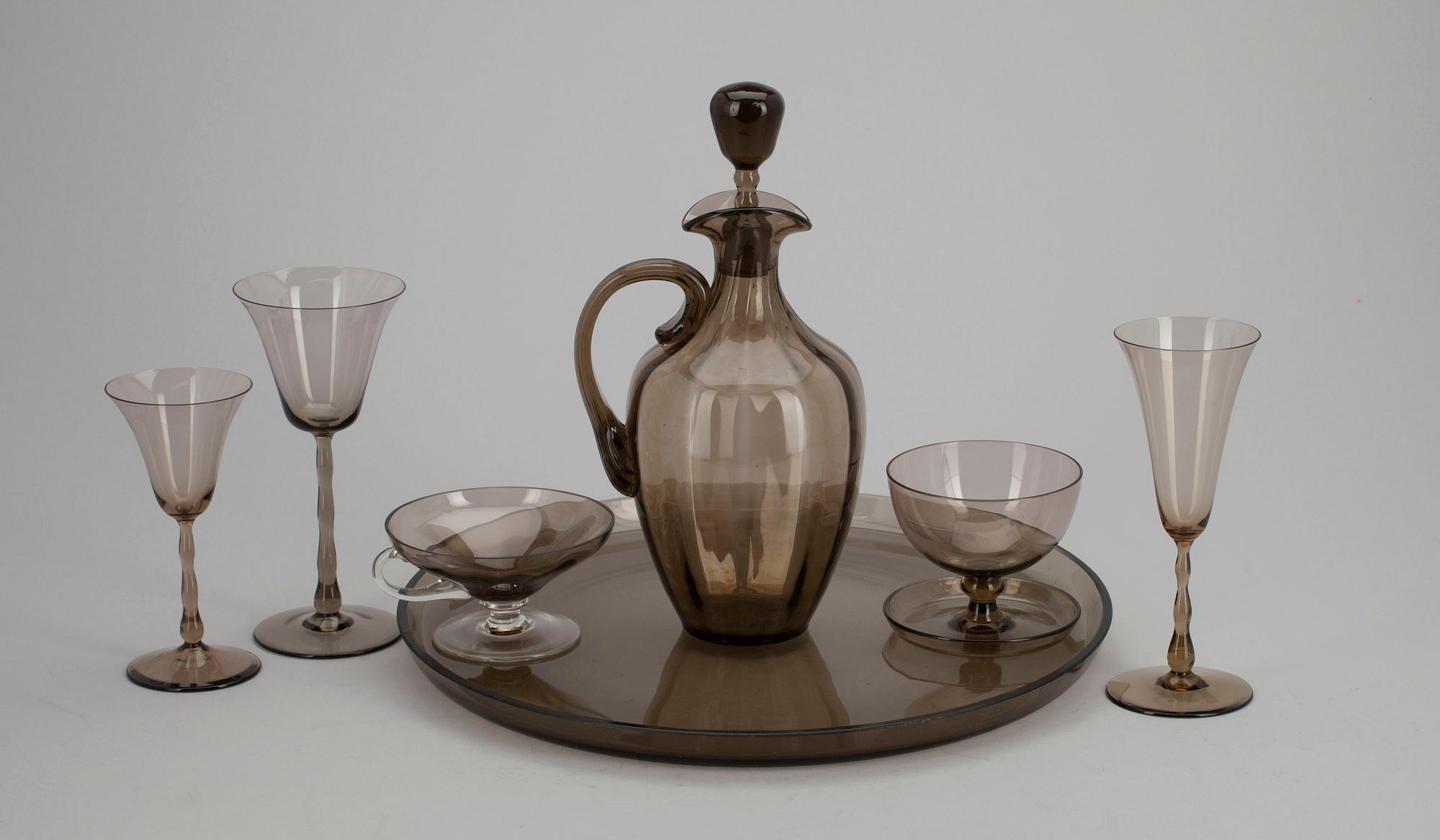 GLASSERVIS, ca 98 delar, 1920-30-tal.