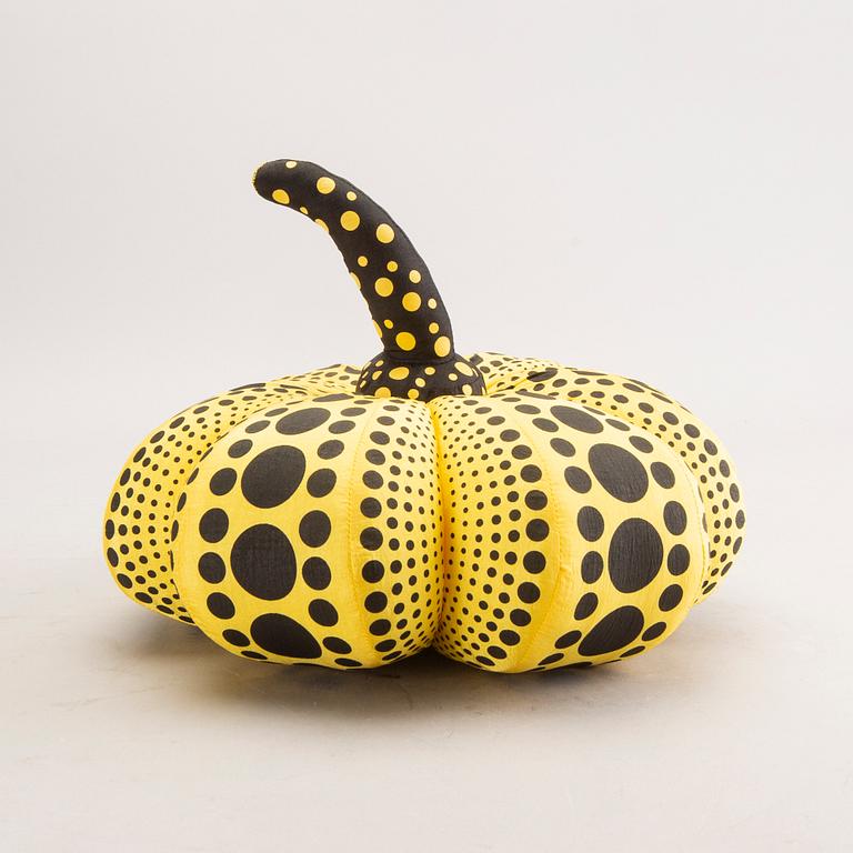 Yayoi Kusama, by object / multiple Dots obsession 2004.