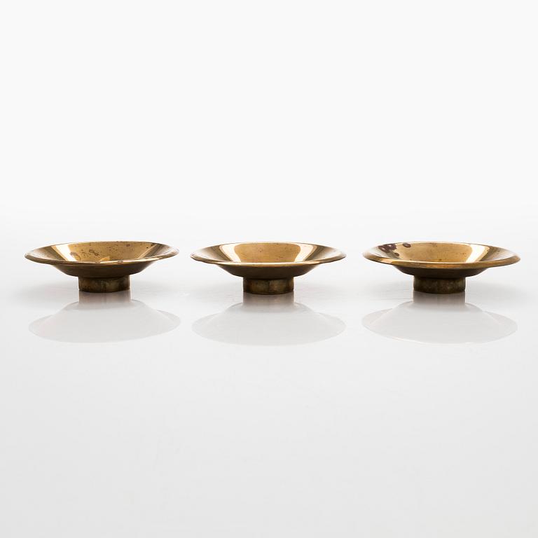 Maija Heikinheimo, a set of three mid-20th century brass underlay for tealight, Valaistustyö for Artek.