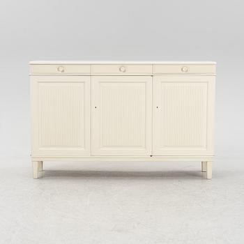 Carl Malmsten, skänk, "Herrgården" Bodafors möbelfabrik, 1900-talets andra hälft.