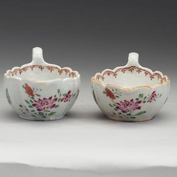 A pair of export porcelain famille rose sauce boats, Qing dynasty, Qianlong (1736-1795).