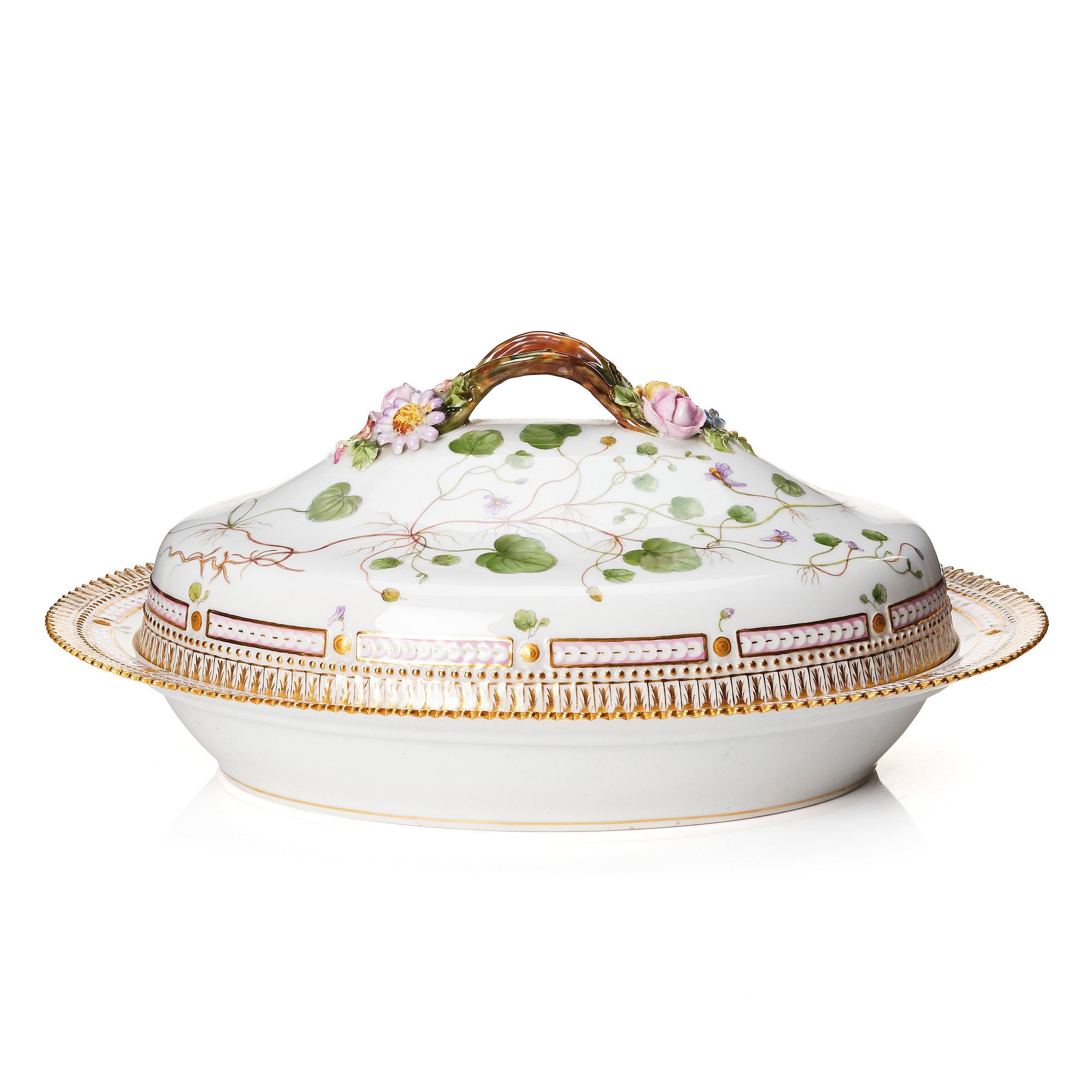 A Royal Copenhagen 'Flora Danica' dish with cover, Denmark, 20th Century.