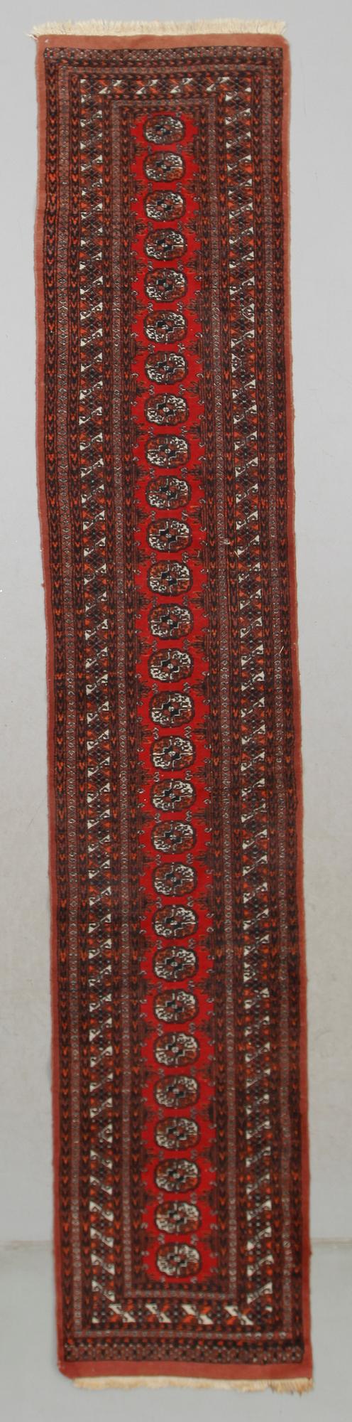 MATTA, Bochara, ca 393 x 75 cm.