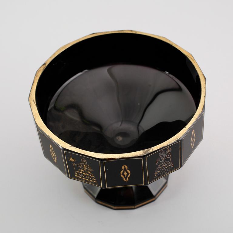 SKÅL PÅ FOT, lila glas, Böhmen, 1900-talets första hälft.