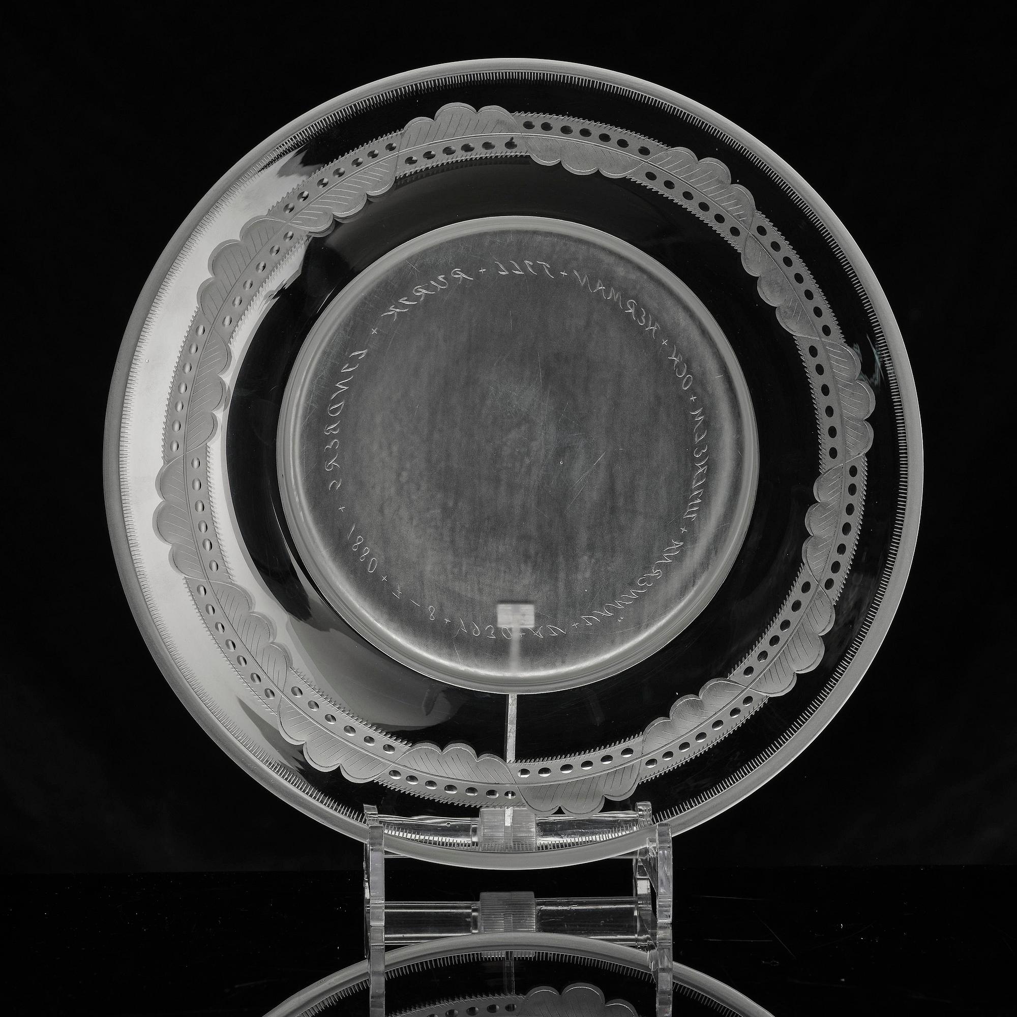 Simon Gate, an engraved glass bowl with plate, Orrefors 1930, model 122.