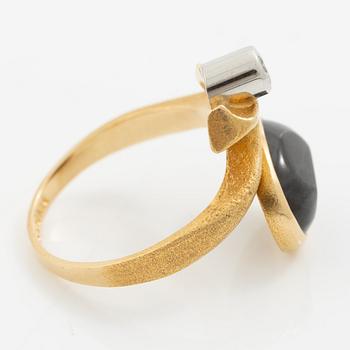 Lapponia, ring 18K gold with a blue stone likely of feldspar and a round brilliant-cut diamond, Finland 1978.