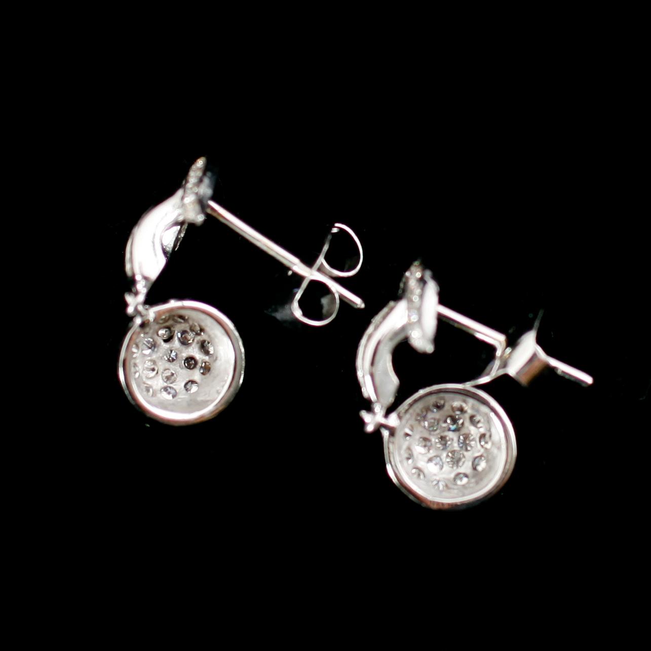 ÖRHÄNGEN, 1 par, 18 k vitguld, diamanter tot ca 0,57 ct.