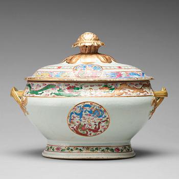 632. A famille rose tureen with five clawed dragons, Qing dynasty, Jiaqing (1796-1820).