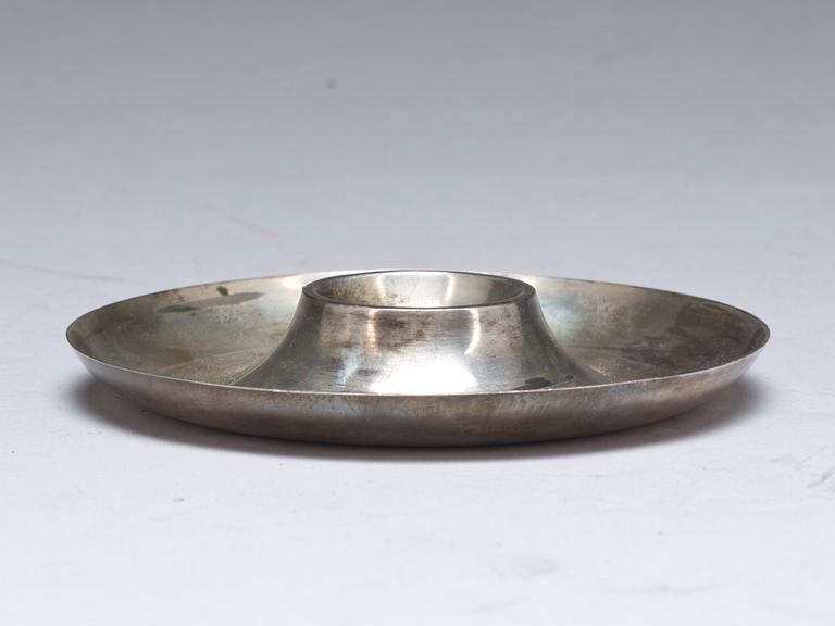 ÄGGKOPP, sterlingsilver, Wiwen Nilsson, 1945. Vikt ca 100g.