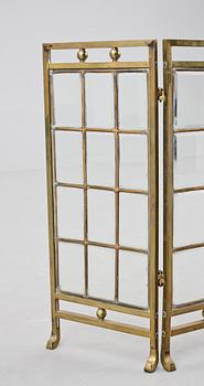 ELDSKÄRM, mässing, glas, senjugend 1910-tal.