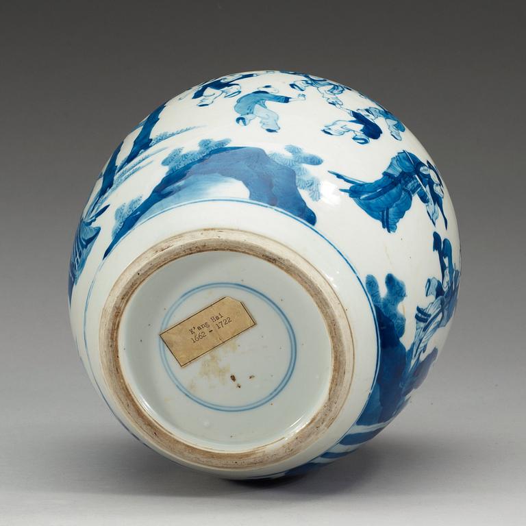 A blue and white jar, Qing dynasty, Kangxi (1662-1722).