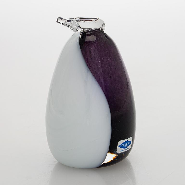 Oiva Toikka, a 'Penguin' glass bird, signed O. Toikka Nuutajärvi.