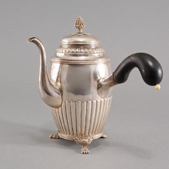 KAFFEKANNA, silver, Johan Petter Grönvall, Stockholm, 1827, vikt 693.