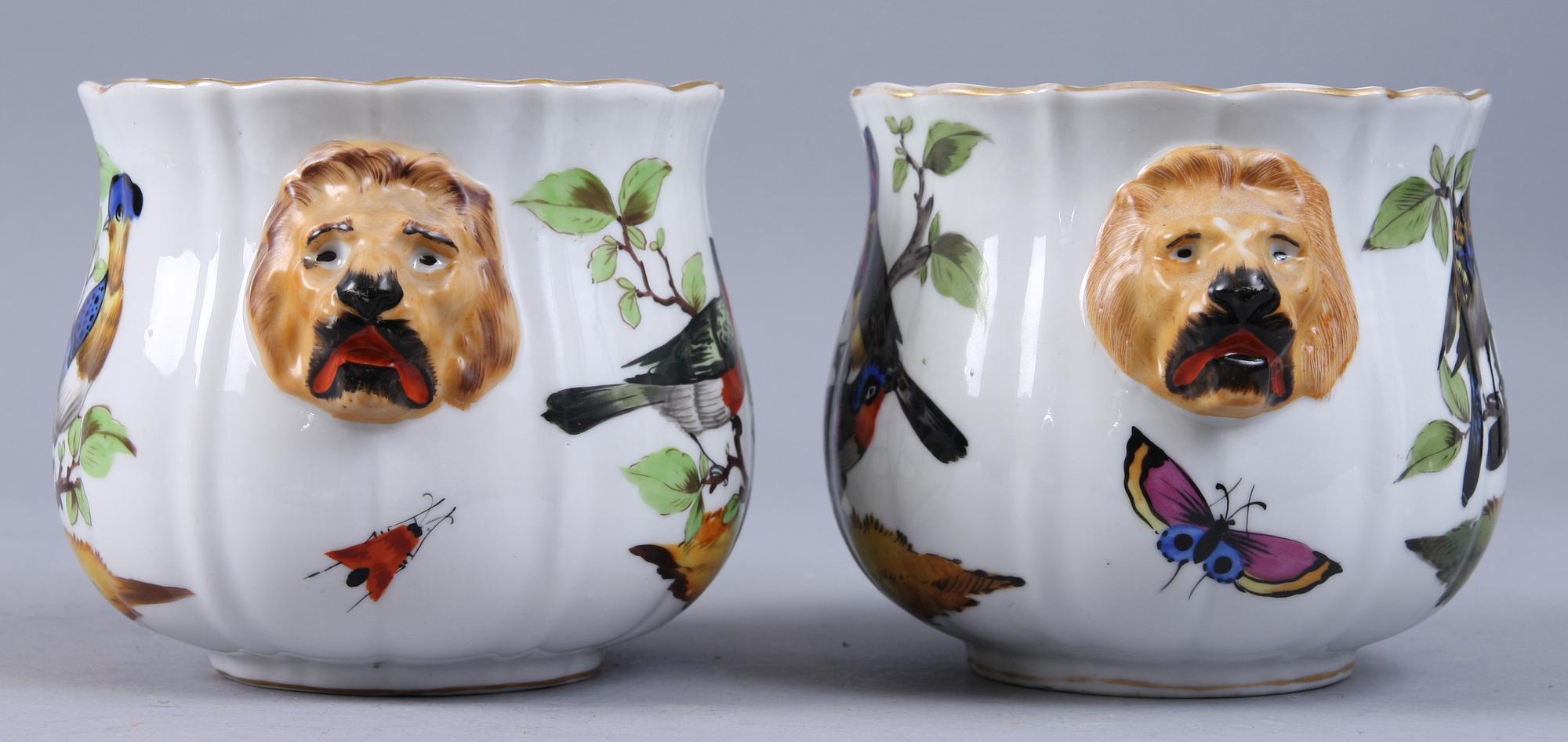 YTTERFODER, 2 st, porslin, Dresdenliknande märke, 1900-tal.