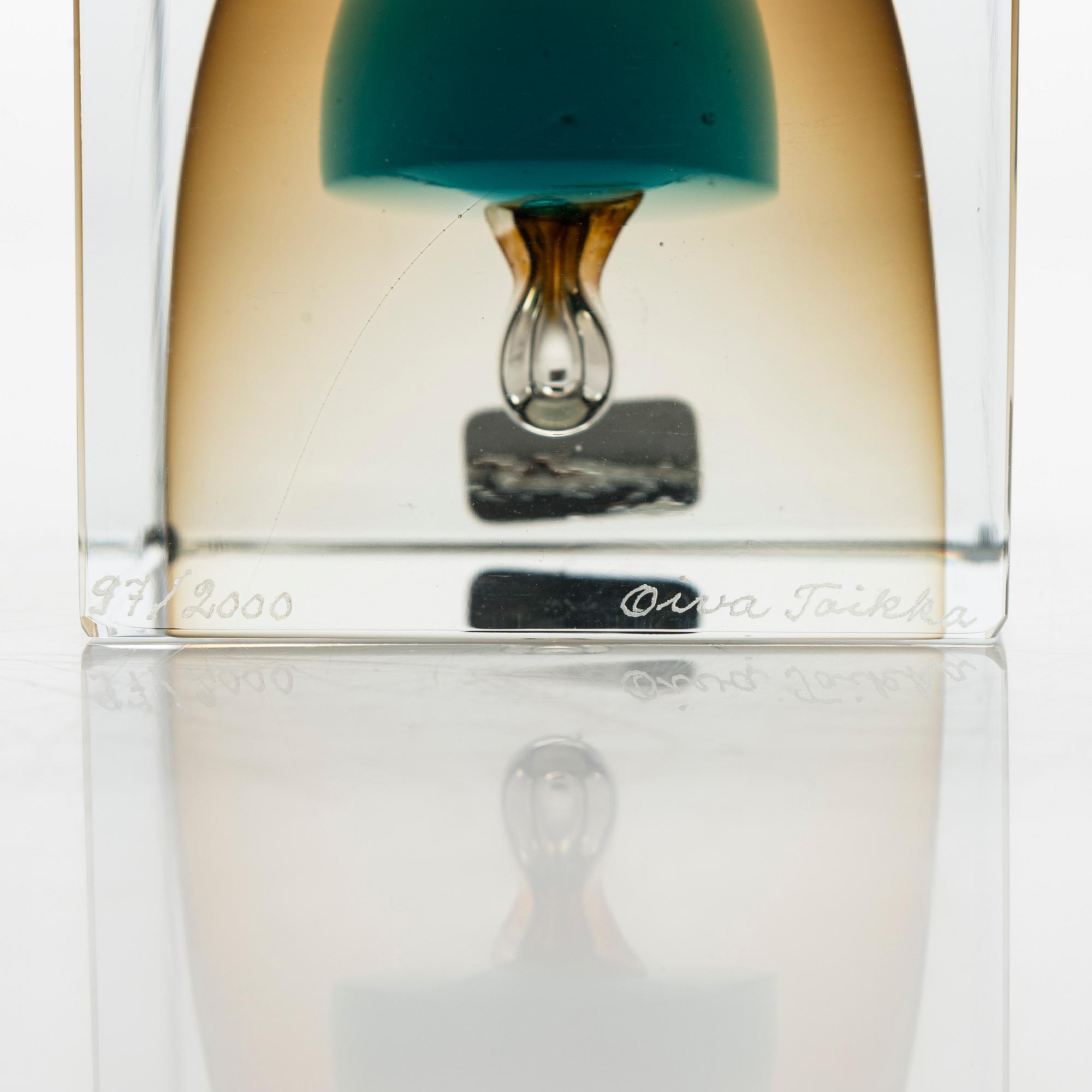 Oiva Toikka, vuosikuutio, signeerattu Oiva Toikka, Nuutajärvi 1983, numeroitu 97/2000.