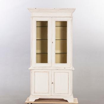 Vitrinskåp, omkring 1900.