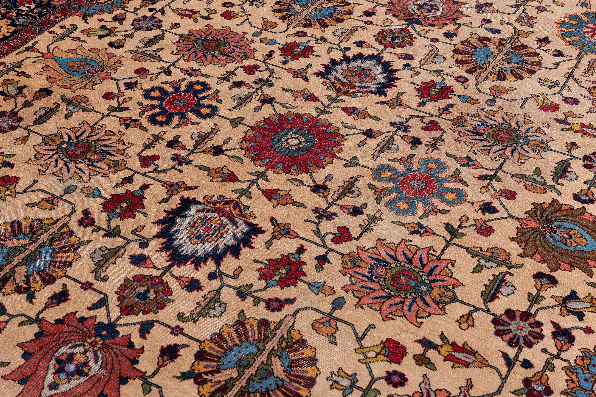 Matta, antik Täbris, Nordvästra Persien, ca 370 x 277 cm.