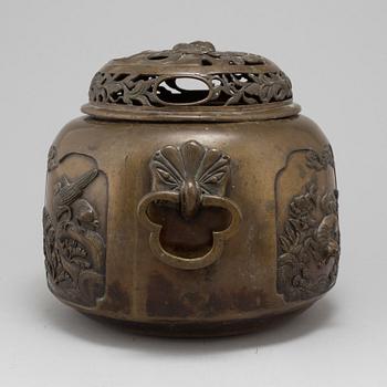 A large bronze censer with cover, Japan, Meiji (1868-1912).