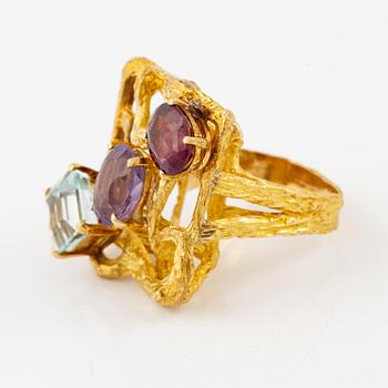 An H. Stern ring in 18K gold with faceted coloured gemstones.