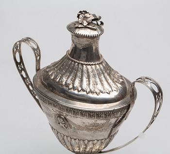STRÖSOCKERSKÅL, silver, Peter Pihl, Västervik, 1800. Vikt ca 827 g.