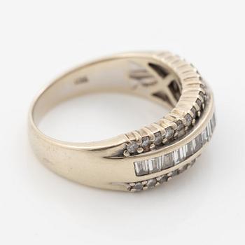 Ring, 18K white gold with brilliant-cut diamonds and baguette-cut diamonds.