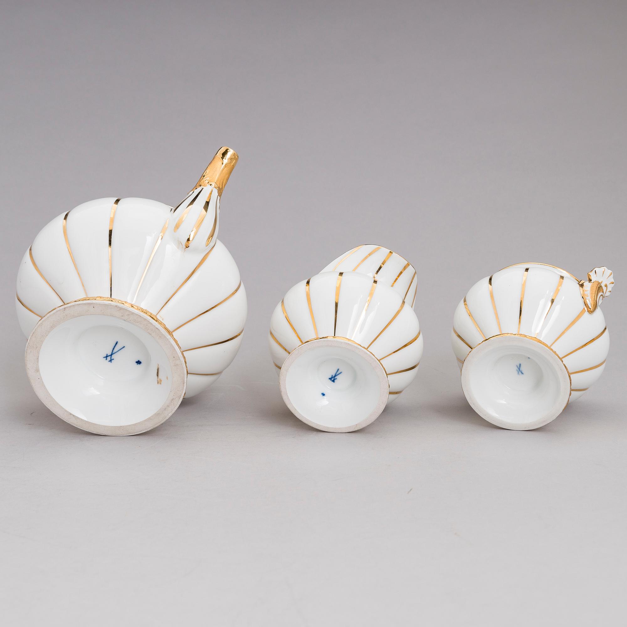 A 9-piece Meissen porcelain Tea set, Germany 20th century.